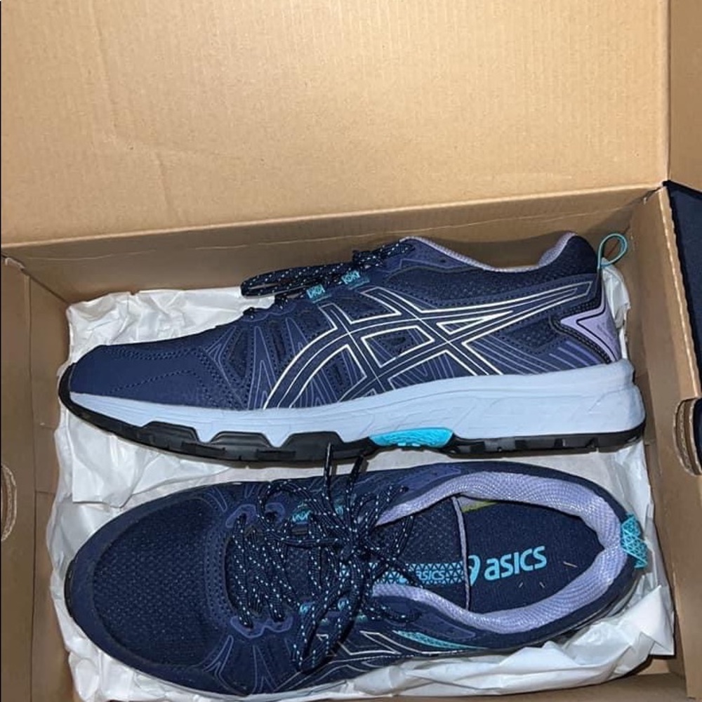 Tennis Shoes